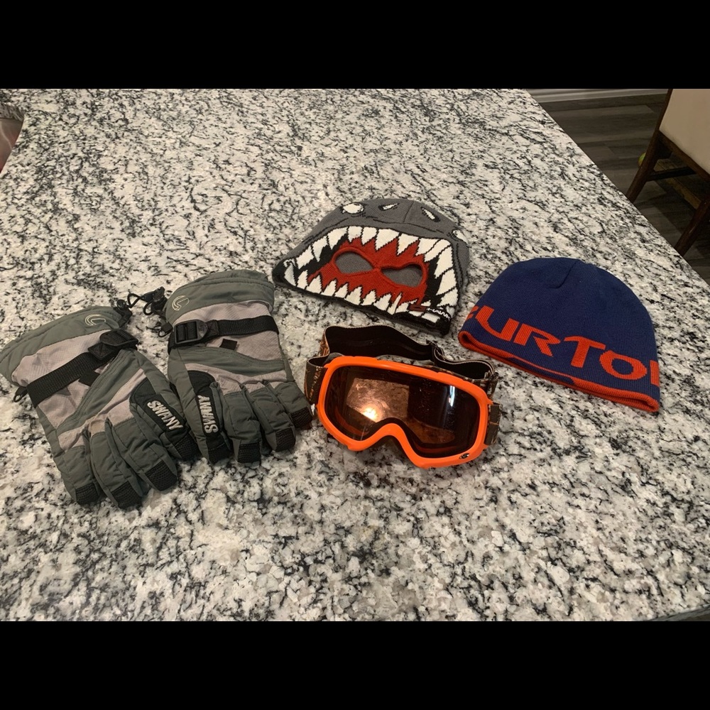Youth large ski/snowboard bundle